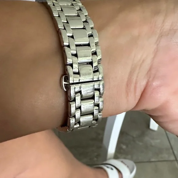 Fendi Silver Bracelet Watch with Dark Dial - Picture 6 of 14